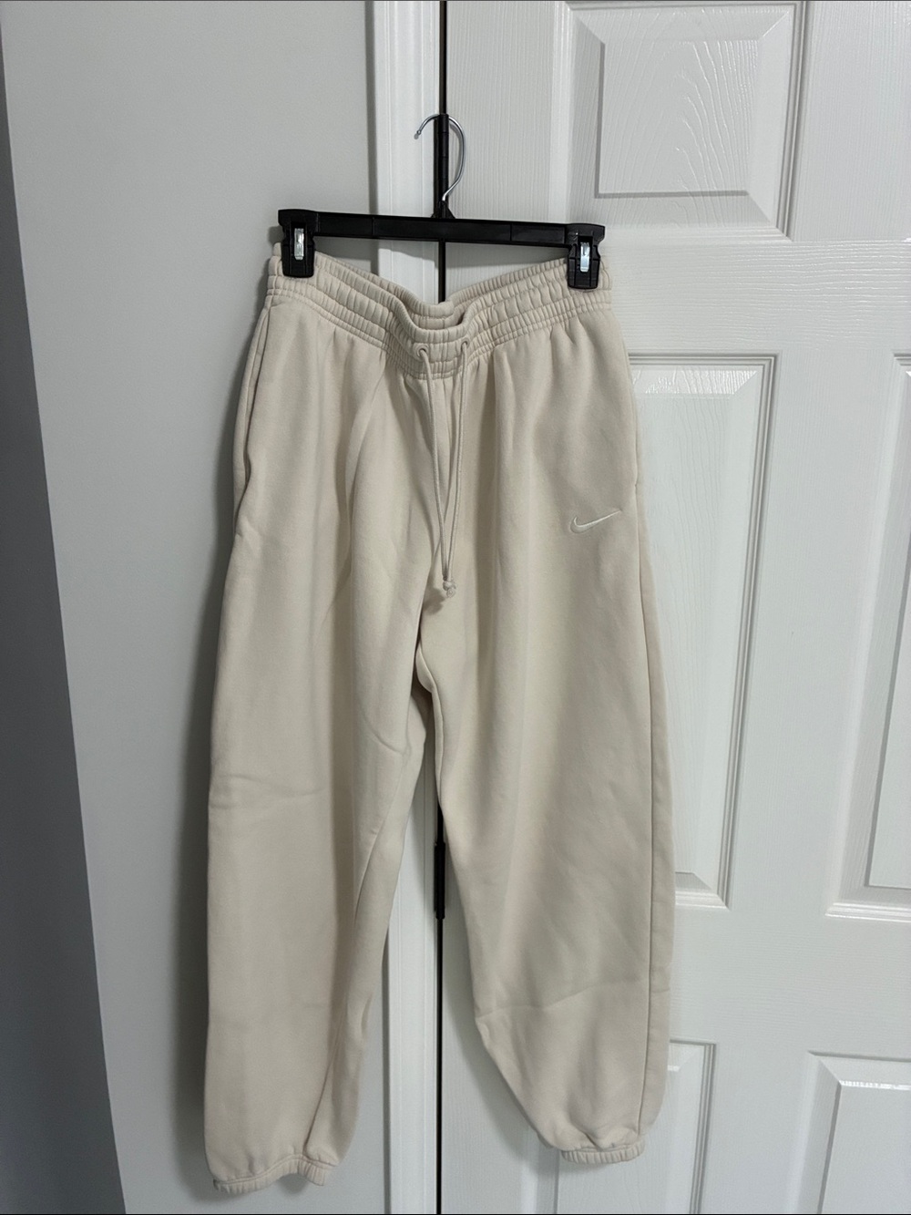 Nike women’s Light Cream Jogger Sweatpants - Fleece Set - Picture 2 of 7